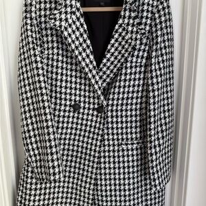 Stylish Black and White Houndstooth Women's Coat from Express